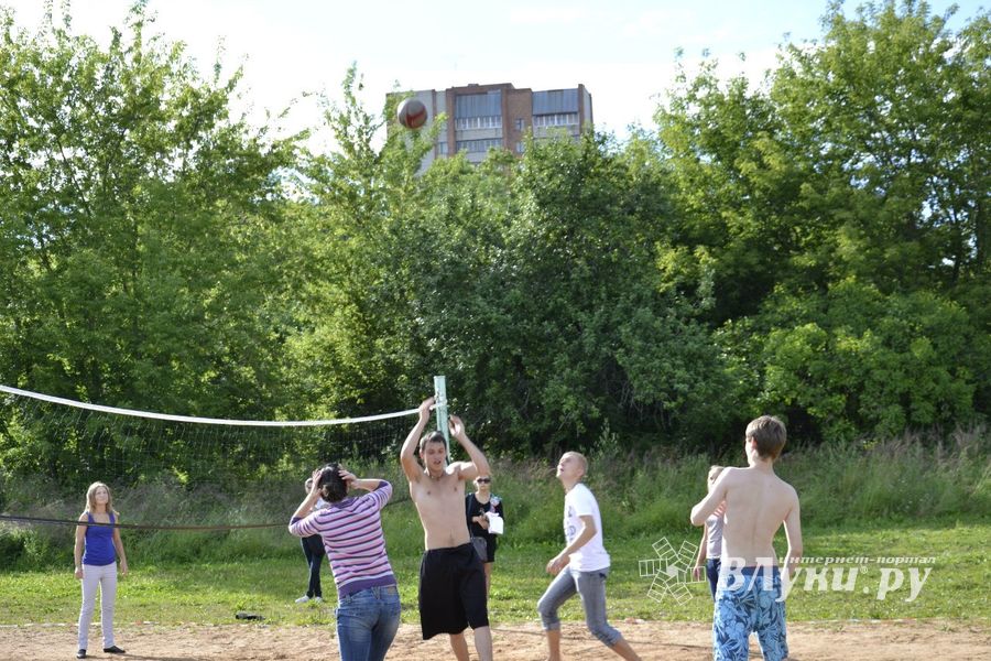 Прошла первая городская пляжная вечеринка «Выгуливаем КеДы»