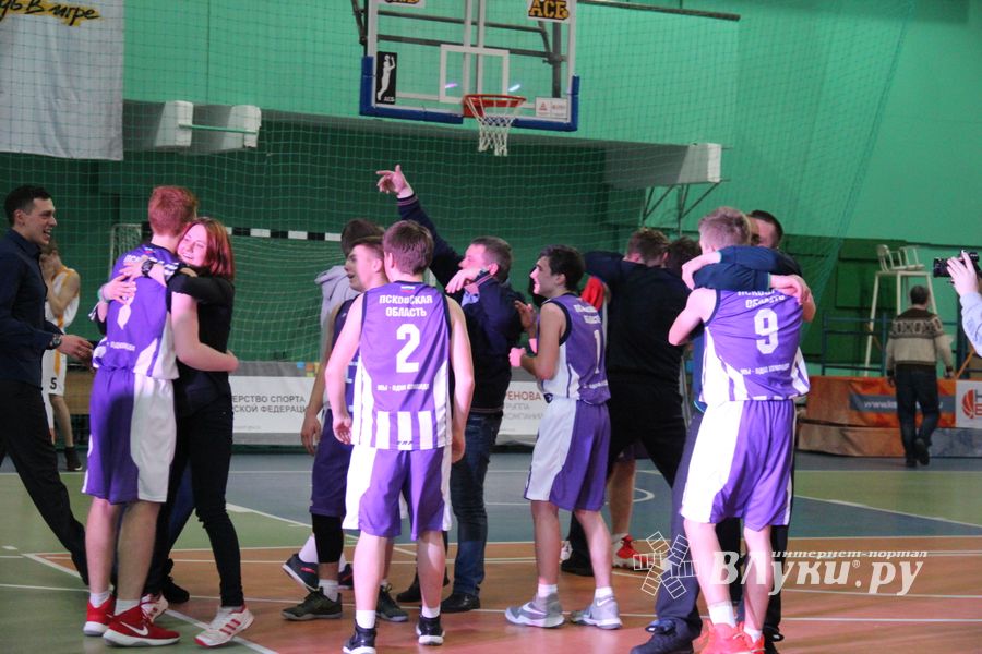 Великолучане стали вторыми в региональном финале Чемпионата ШБЛ «КЭС-БАСКЕТ» (ФОТО)