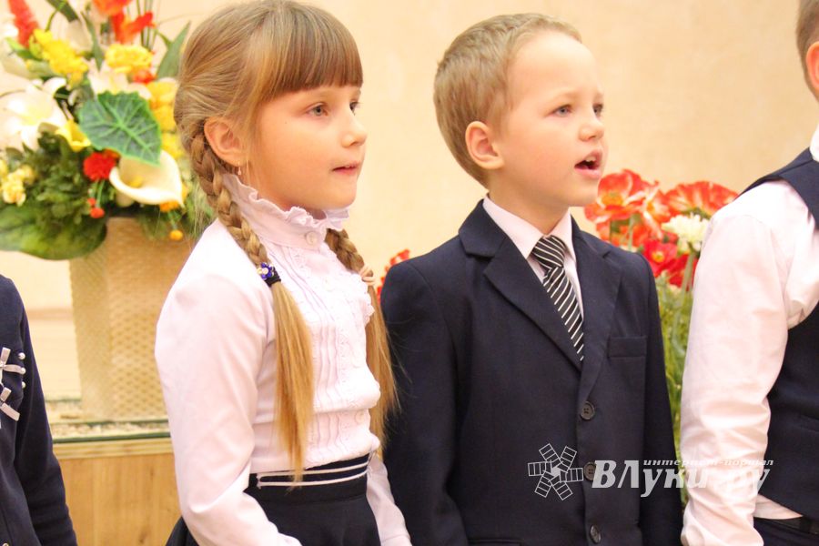 В школу №13 Великих Лук приходила осенняя сказка (ФОТО)