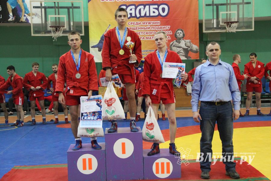 Самбисты поборолись на крупном турнире в Великих Луках (ФОТО)