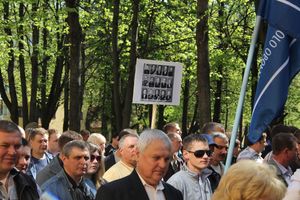 9 мая в Великих Луках. Шествие и салют