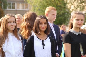 1 сентября в школах Великих Лук прошли Торжественные линейки (ФОТО)