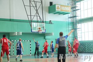 Баскетболисты Великих Лук сыграли со сборной Дмитрова