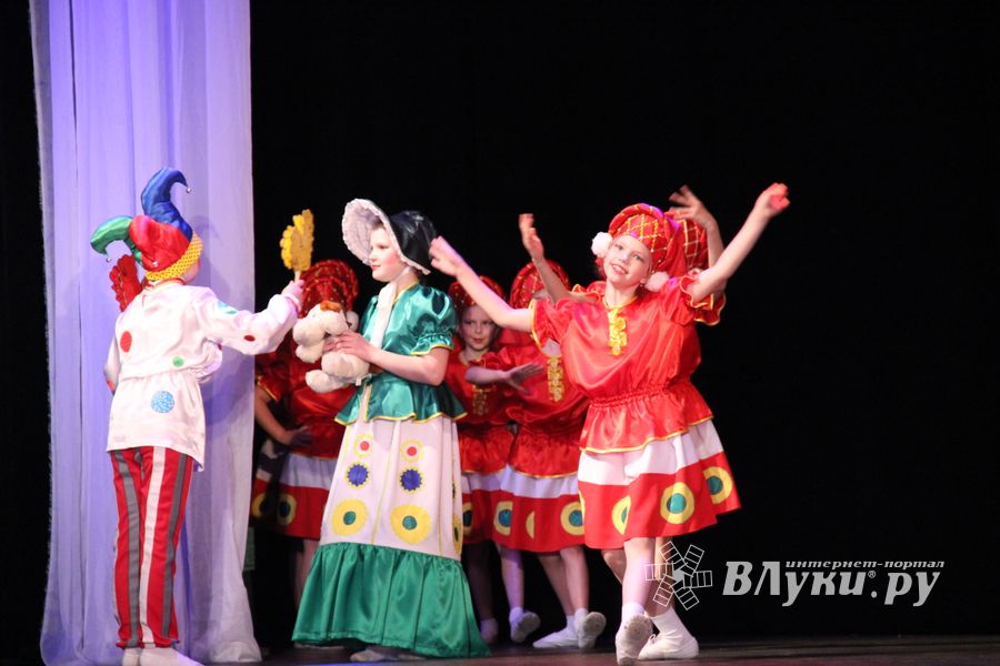 «Великолукская Веснянка» на сцене ДК ЛК