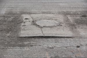 В Великих Луках загодя фрезеруют дороги (ФОТО)