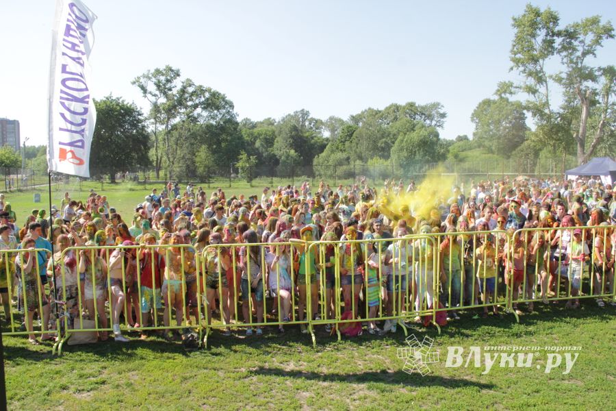 Яркие эмоции «ColorFest» в Великих Луках (ФОТО)