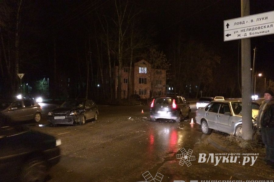 ДТП на проспекте Гагарина: иномарка, «жигули», столб (ФОТО)