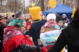 Широко отметили Масленицу в Великих Луках (ФОТО)