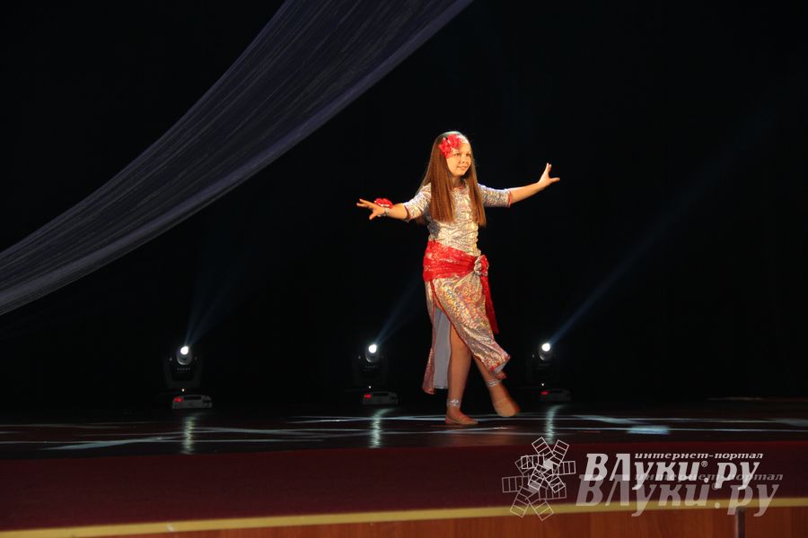 В ДК ЛК прошел музыкально-танцевальный спектакль «Босиком по млечному пути» (фото)