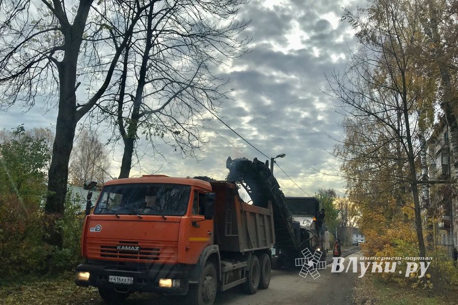 На улице Зенцовской потеряли асфальт (ФОТО)
