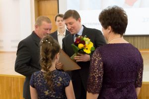 Андрей Турчак поблагодарил приемных родителей за любовь и тепло, которые они дарят детям (ФОТО)