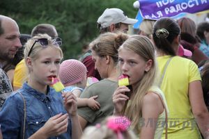 ​В Великих Луках сказочный «Праздник мороженого» подарил радость детям