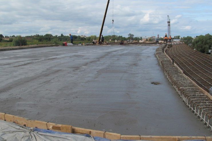 Строители готовятся к сборке пролета правого направления на путепроводе Великих Лук (ФОТО)