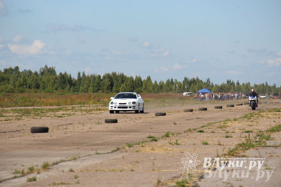 Под Великими Луками прошел второй этап Чемпионата по Drag Racing (фото)