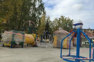 В Великих Луках продолжают ремонтировать площадь Калинина (фото)