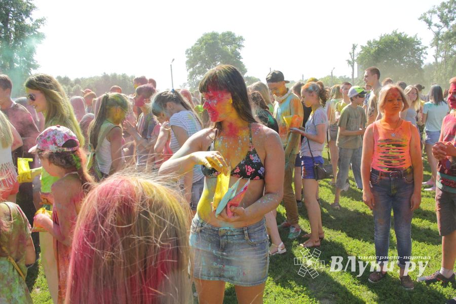 Яркие эмоции «ColorFest» в Великих Луках (ФОТО)