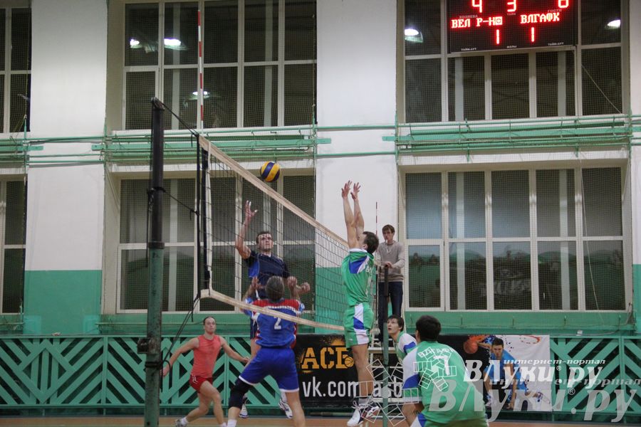 Сборная Великолукского района стала обладателем Кубка города по волейболу (фото)
