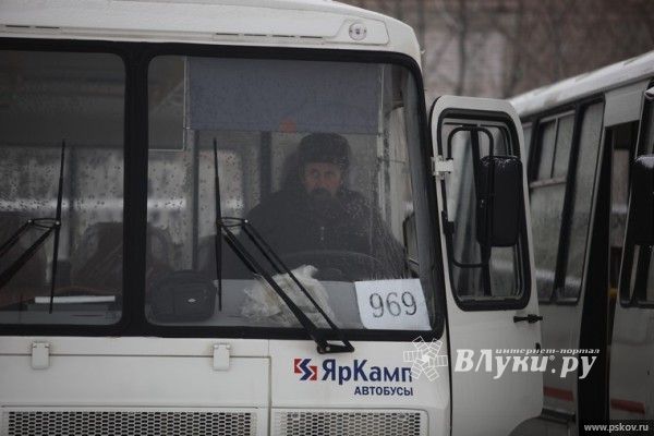 Первая партия новых пассажирских автобусов отправились в районы Псковской области (фото)