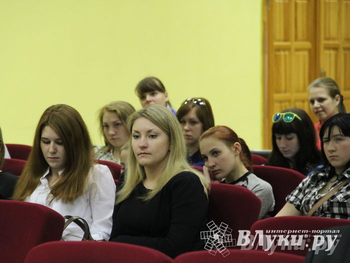 В Великих Луках прошла игра «Молодой политик» (фото)