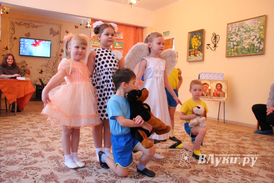 «Красота Божьего мира» в рисунках дошколят Великих Лук (ФОТО)