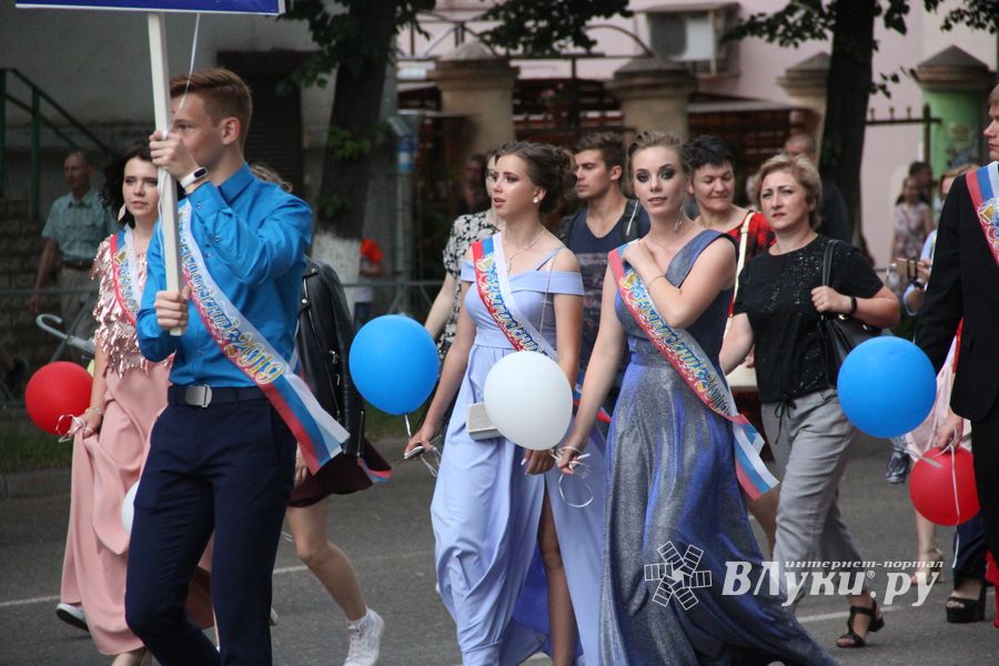 Великолукской «Бригантине» пришлось поплавать под дождём (ФОТО)