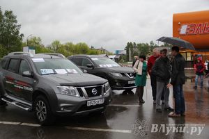 В Великих Луках прошла «Весенняя автоярмарка Великие Луки — 2015» (фото)