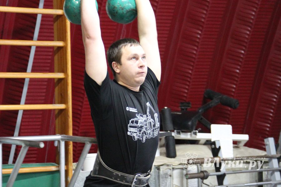 В Великих Луках прошла спартакиада по гиревому спорту среди предприятий и организаций города (фото)