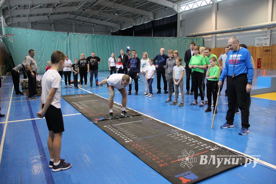 Семейные соревнования «Папа, мама, я – спортивная семья» прошли в Великих Луках (ФОТО)