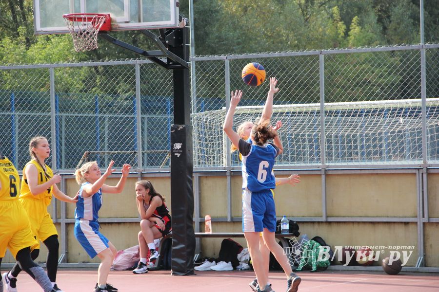 В Великих Луках прошли региональные соревнования «Оранжевый мяч» (ФОТО)