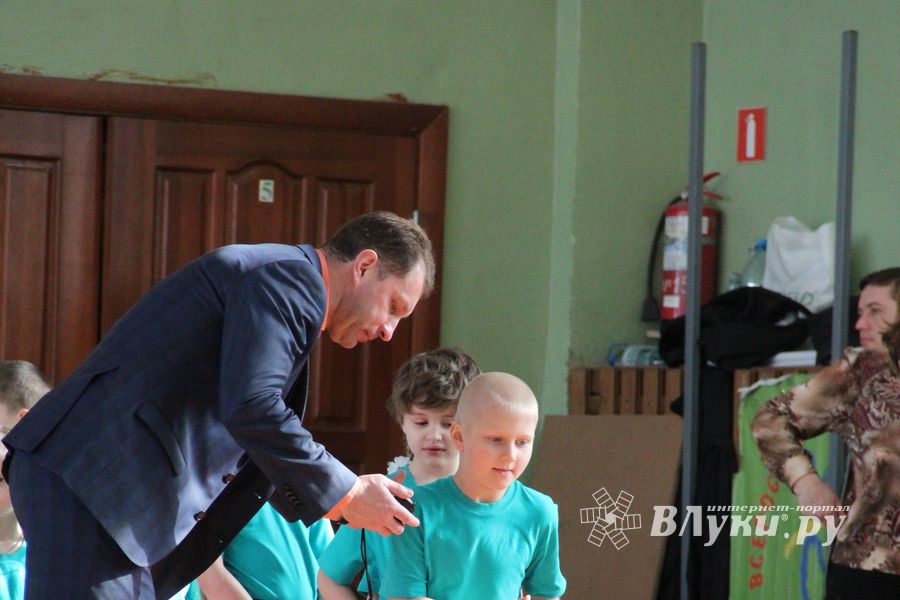 В Великих Луках стартовали спортивные соревнования среди дошколят «Юные олимпионики»