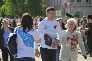 Парад в честь Дня Победы прошел в Великих Луках (ФОТО)