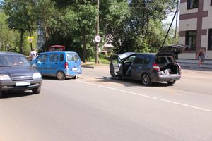 Тройное ДТП на пр-те Гагарина в Великих Луках (ФОТО)