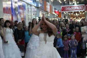 В Великих Луках бегали невесты (ФОТО)