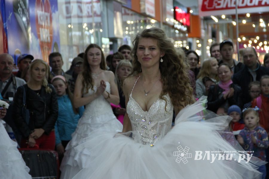 В Великих Луках бегали невесты (ФОТО)