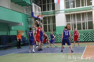 В Великих Луках проходит Открытый Чемпионат г. Великие Луки по баскетболу (фото)