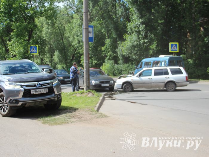 ДТП на Гагарина — частично перекрыты обе полосы (ФОТО)