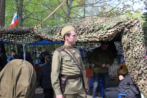 9 мая в Великих Луках. Шествие и салют