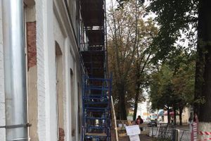 В Великих Луках ремонтируют почту на ул. Некрасова (фото)