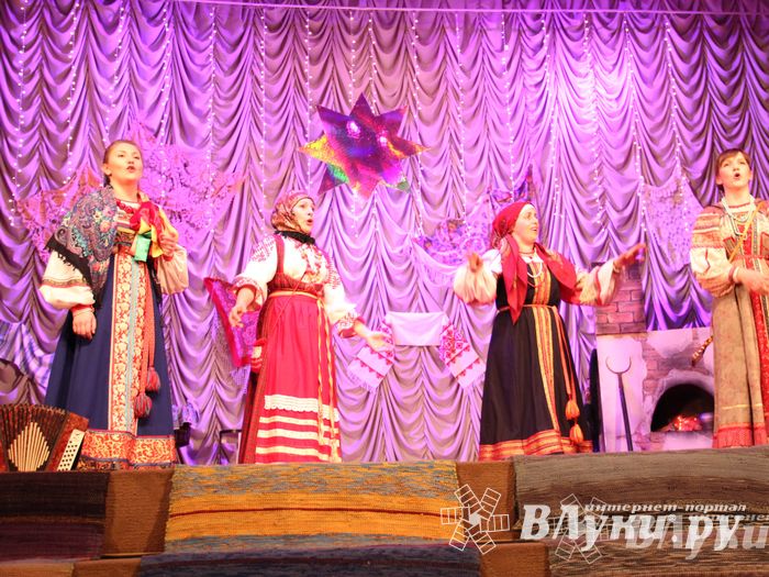 Рождественский концерт ансамбля «Заряница» прошел в Великих Луках (фото)