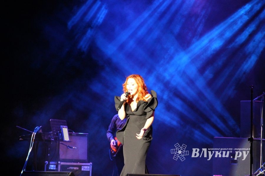 В Великих Луках прошел концерт Анастасии Спиридоновой (ФОТО)