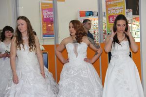 В Великих Луках бегали невесты (ФОТО)