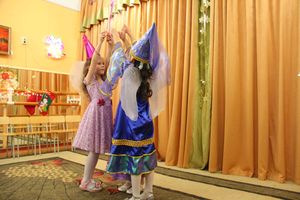 В Великие Луки пришла пора новогодних утренников (ФОТО)