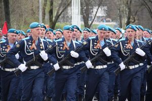 В Великих Луках прошел Парад Победы (ФОТО)
