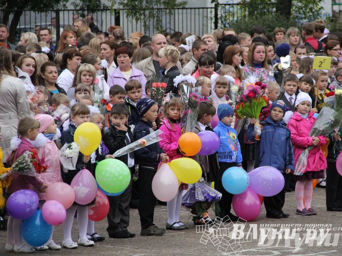 Школы города отметили 1 сентября (фото)