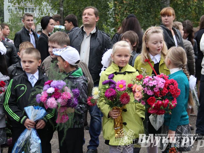 Школы города отметили 1 сентября (фото)