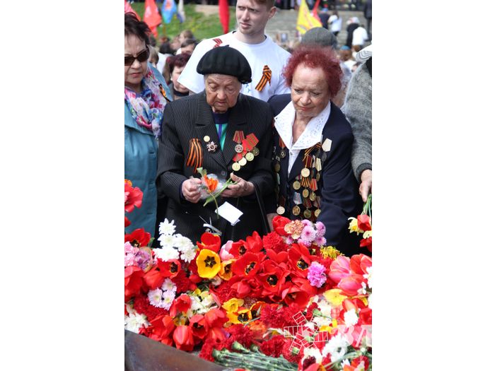 Парад Победы в Великих Луках (фото)