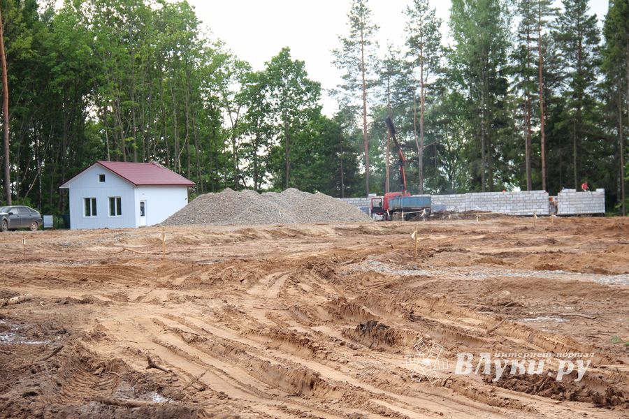 Строительство велоцентра в Великих Луках: склад, спортплощадки, велодорожки и земляника (ФОТО)