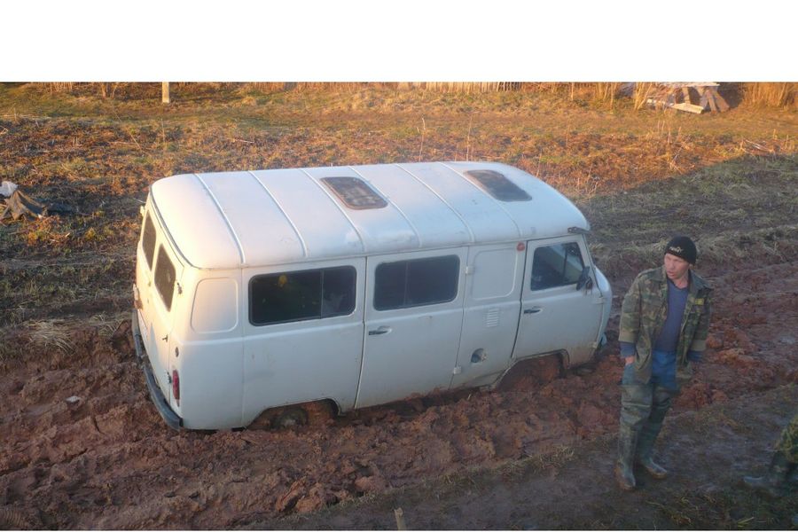 Жители Великолукского района жалуются на отсутствие дороги и смертельно опасное «направление» (ФОТО)