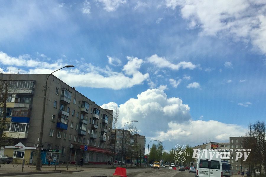 В Великих Луках ремонтирую дороги (ФОТО)