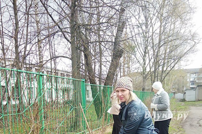 Воспитатели детского сада №16 вышли на субботник (ФОТО)